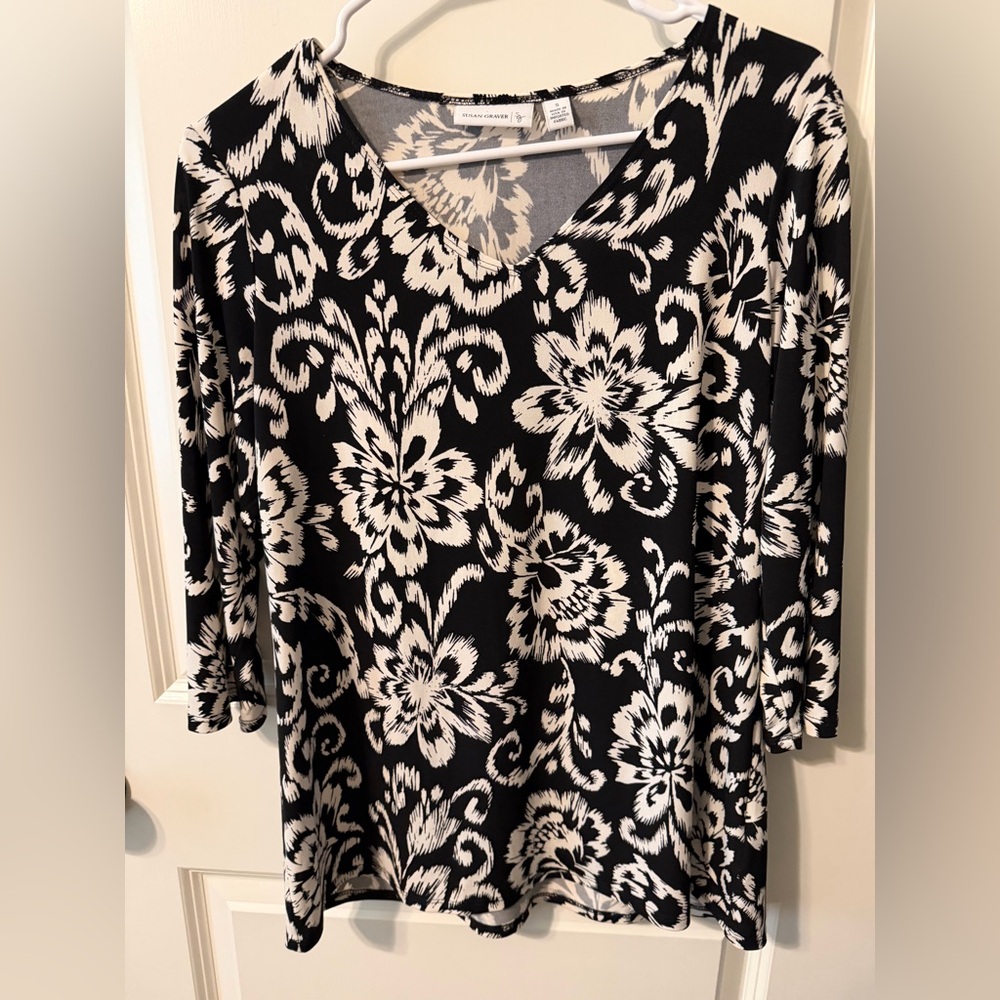 Susan Graver Black and White Floral Women's Tunic Top NWOT Small
